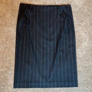 Women’s Theory pinstripe skirt size 6. Beautiful!